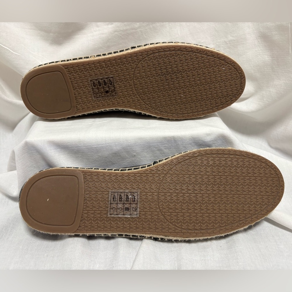 Michael Kors Black
Leather Espadrille
Slip-On Flats Size 9M - Picture 3 of 14